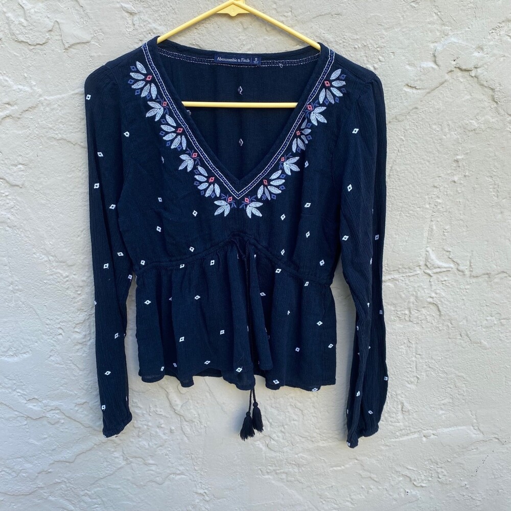 Abercrombie and Fitch light weight long sleeved top